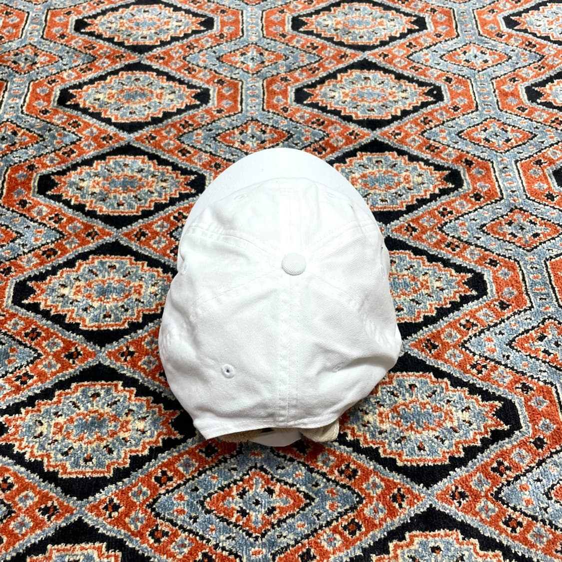 나이키 스펠로고 화이트 볼캡 FREE 상품이미지2