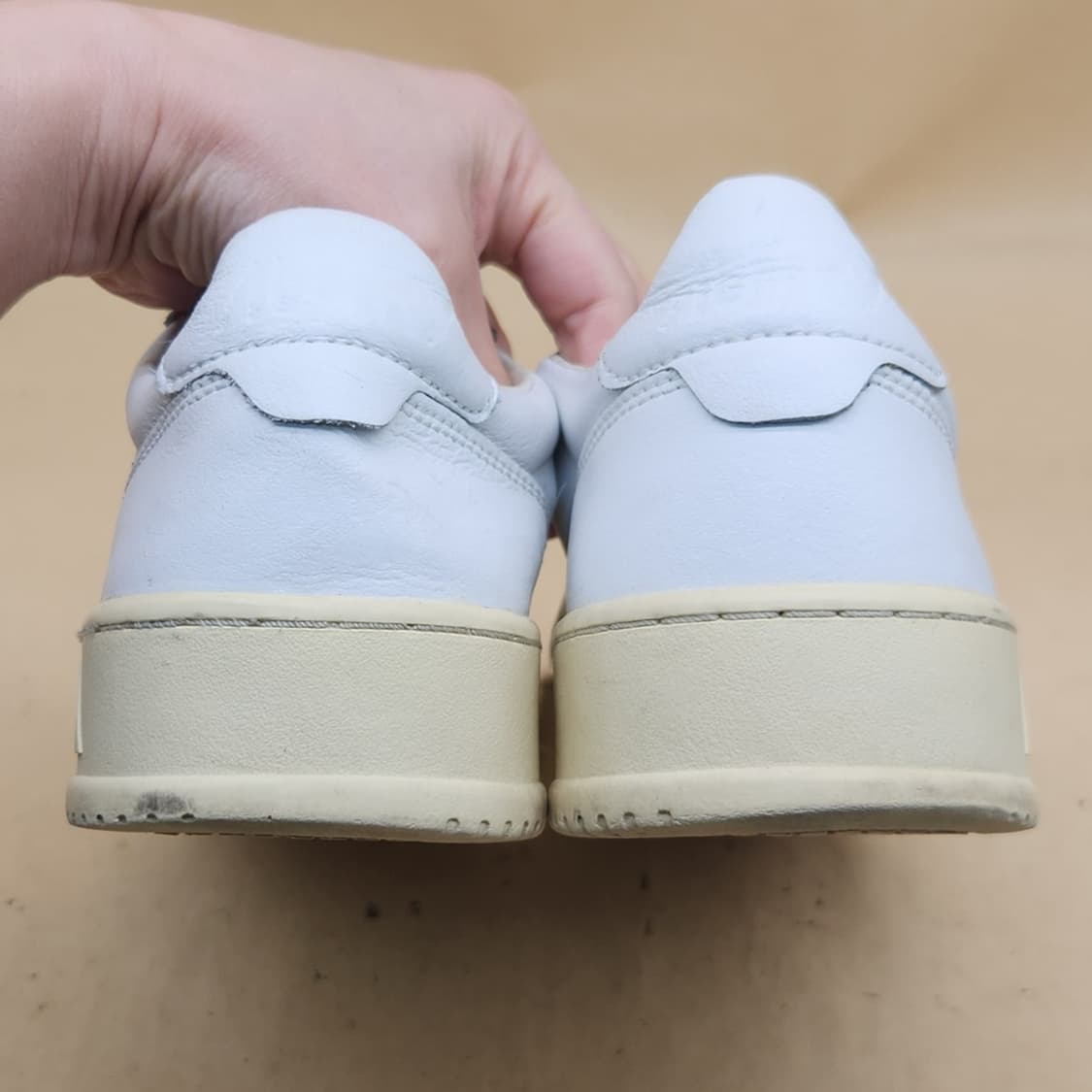 오트리 메달리스트 로우 스니커즈42 270 상품이미지4