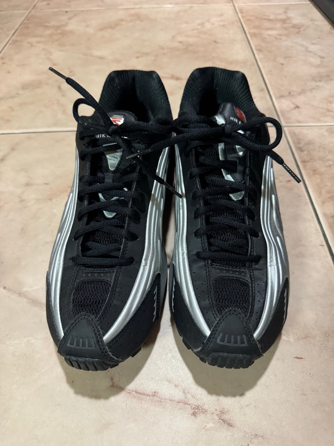 나이키 샥스 R4 메탈릭 실버 레드  상품이미지3