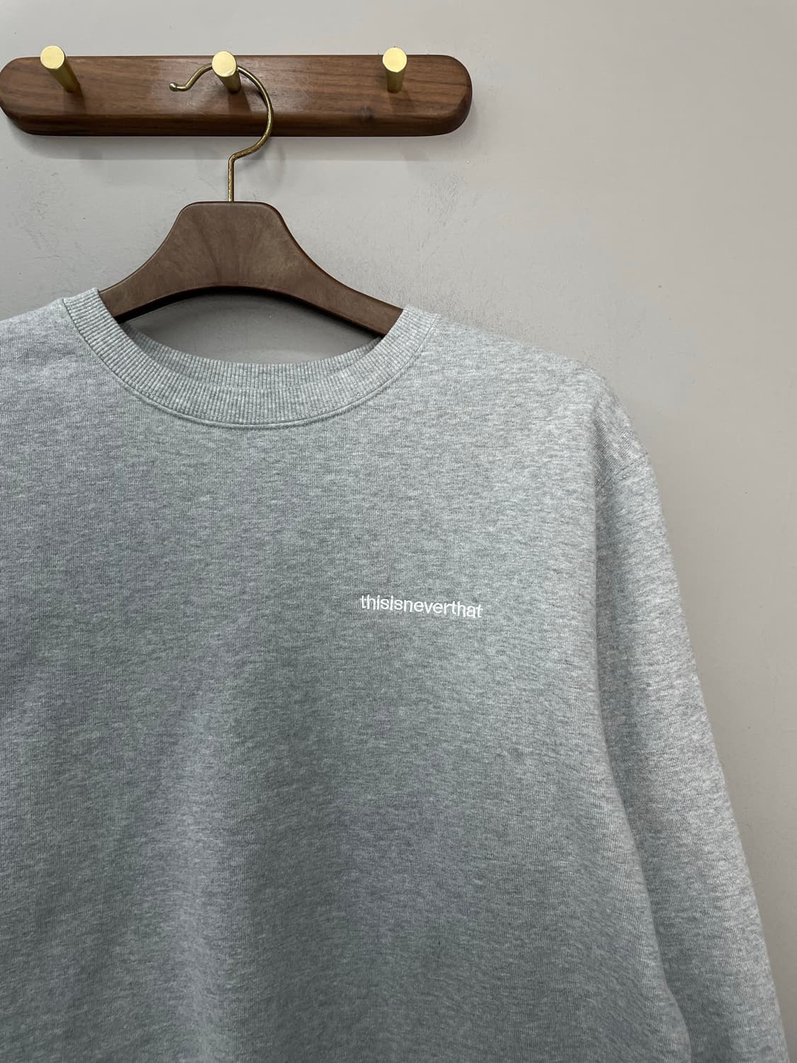 디스이즈네버댓 백로고 그레이 맨투맨 H1934 상품이미지4