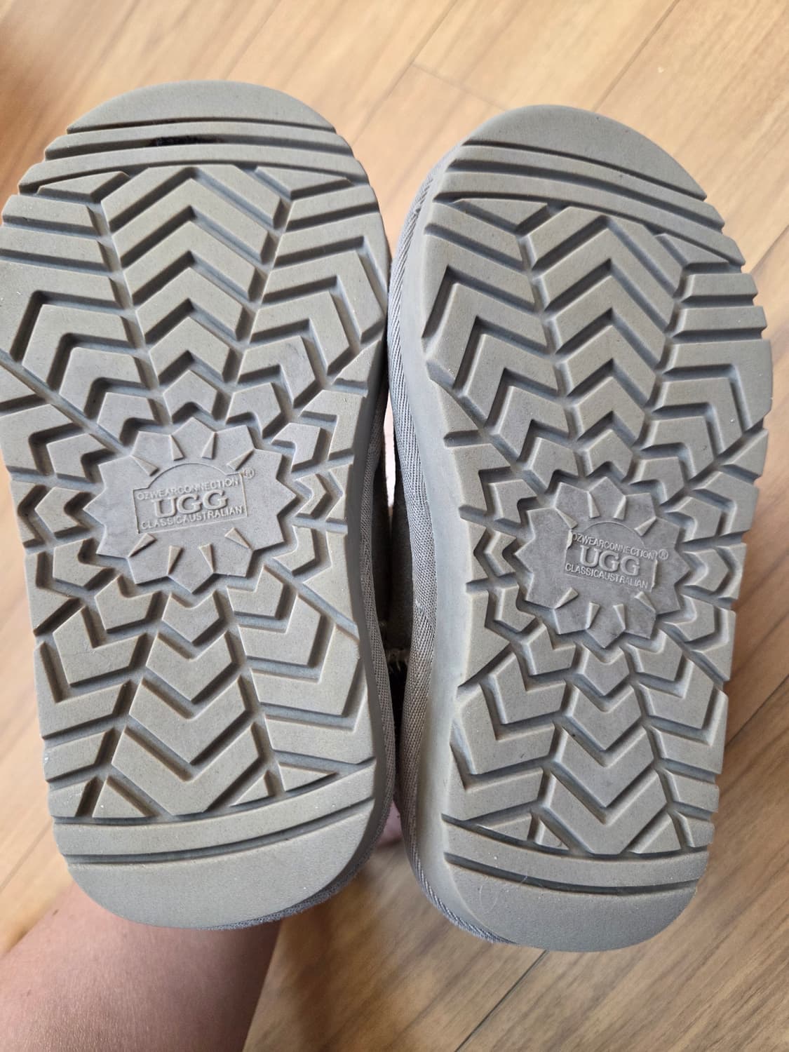 UGG 키즈 어그 부츠 165mm 그레이 색상입니다. 사진에서 보시는 것 상품이미지4