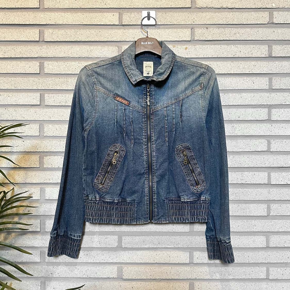 레이디 에니스 Y2K 데님 바이커 집업자켓 핀턱 밴드시보리 디테일 상품이미지1