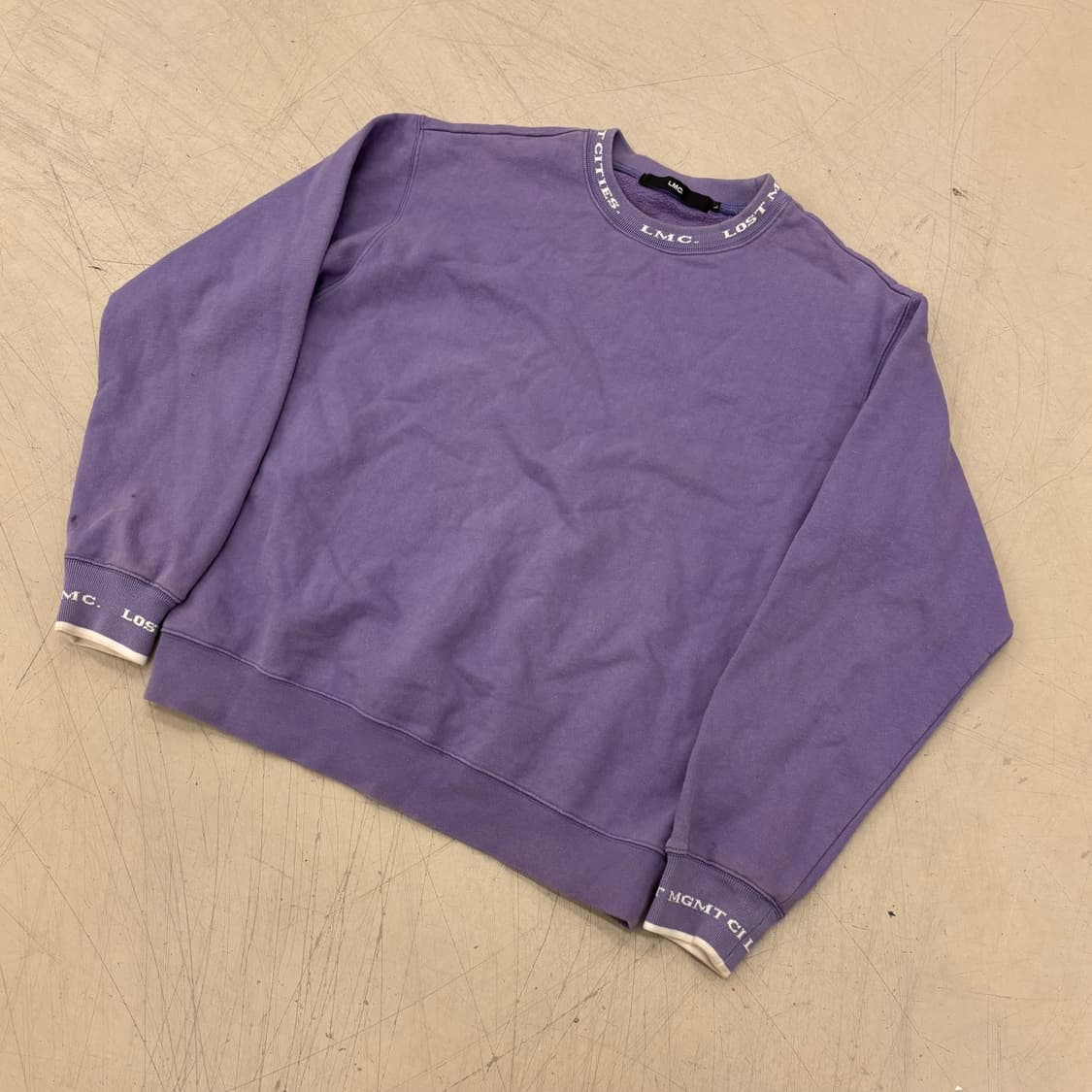 LMC 스펠아웃 퍼플 맨투맨 상품이미지1