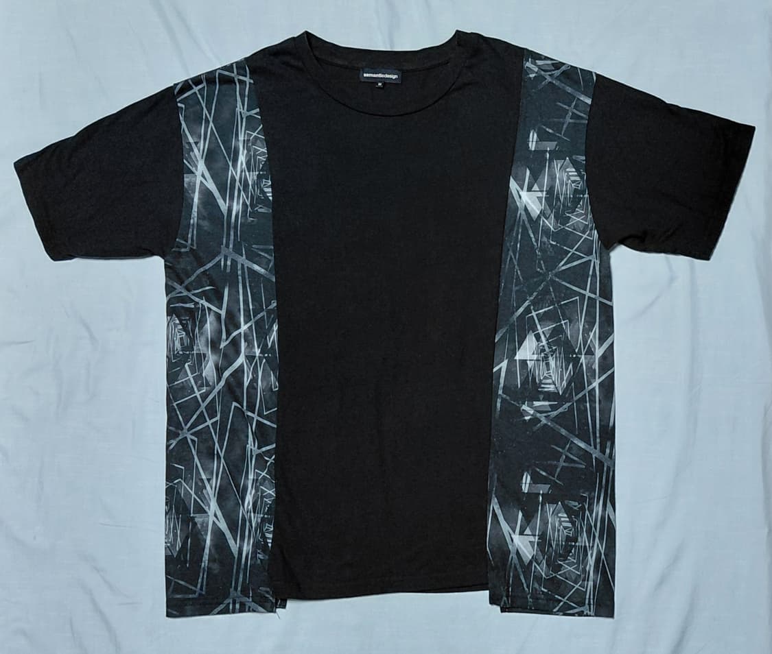 [M] semanticdesign 사이드 그래픽 패널 티셔츠 상품이미지1
