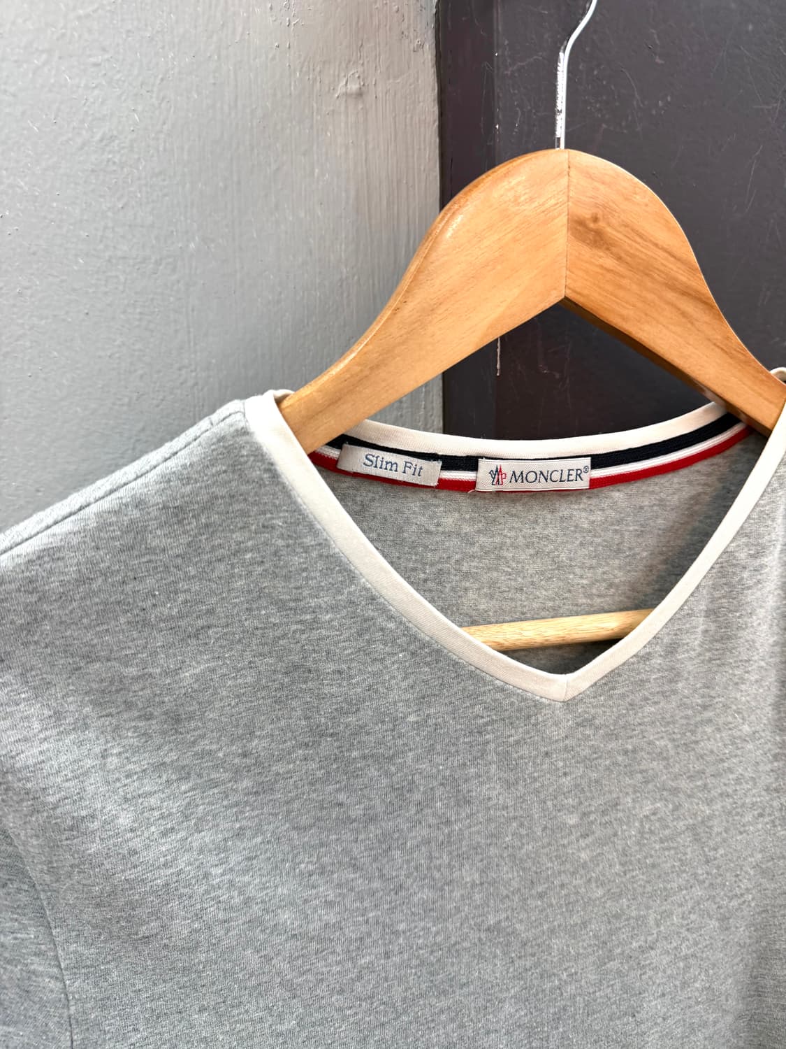 .S/ 몽클레어 브이넥 와펜 에센셜 반팔 상품이미지6