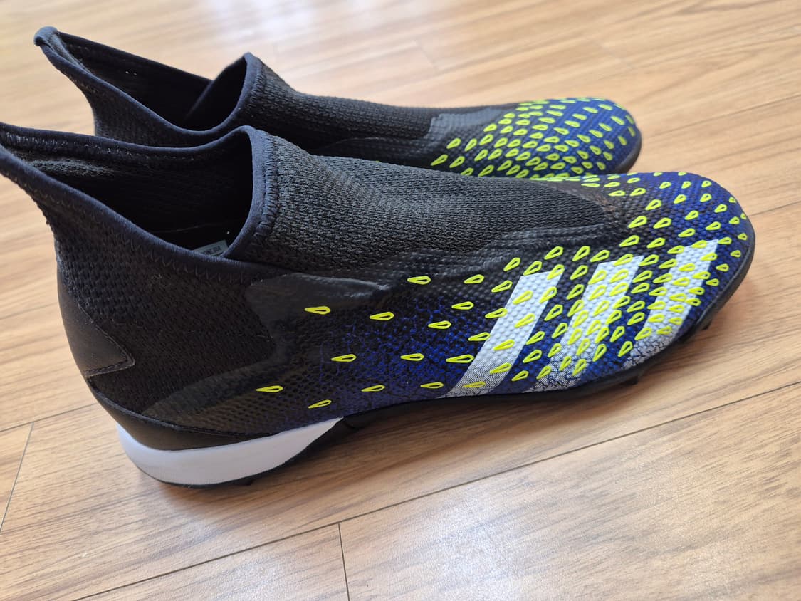 아디다스 프레데터 Freak.3 풋살화 260mm 판매합니다. 
쨍한 파 상품이미지2