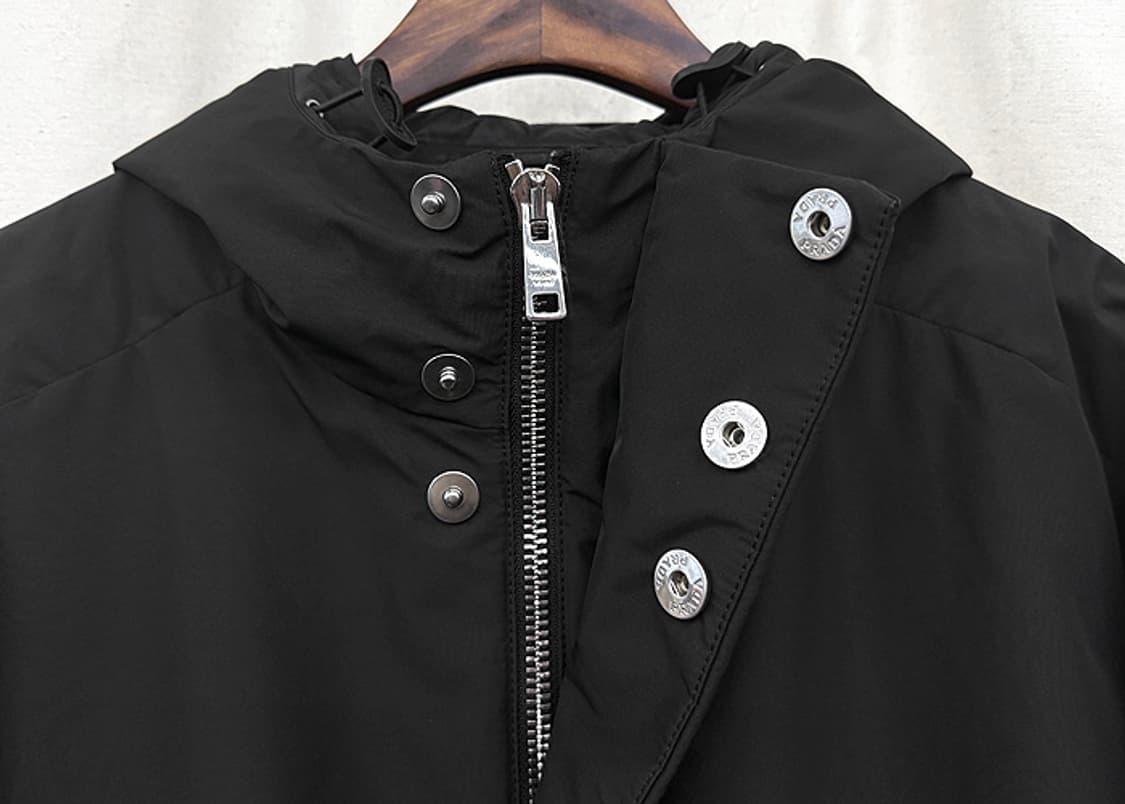 프라다 구스다운 나일론 후드 코트 상품이미지3