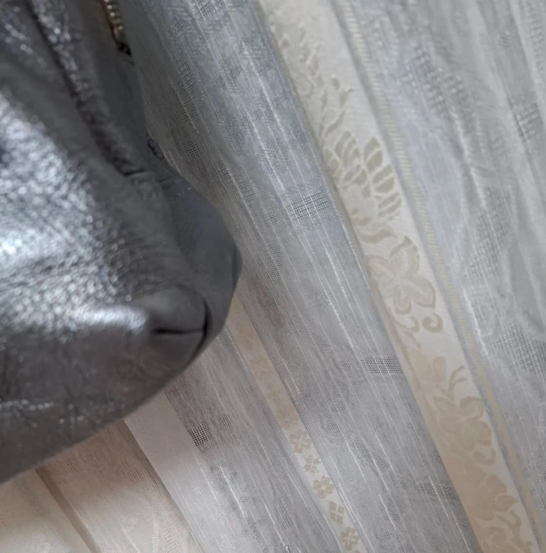 Yves Saint Laurent 생로랑 러버 토트백 상품이미지9