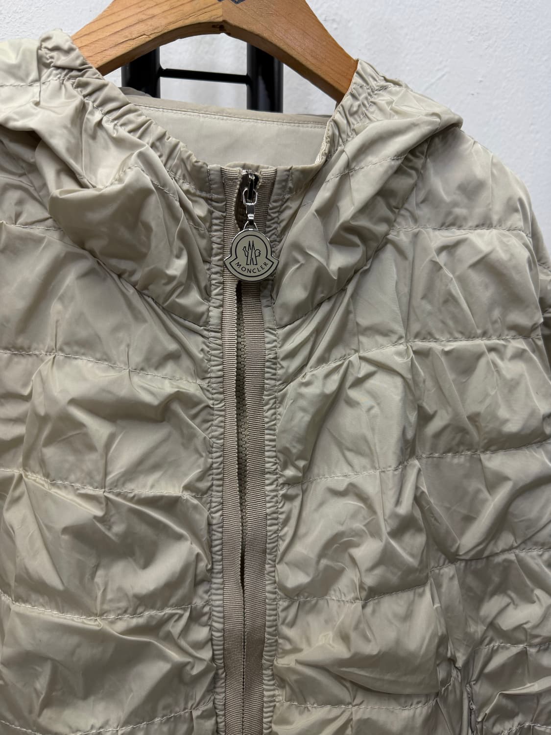 정품) 몽클레어 여성 칠부 오버핏 바람막이 0 상품이미지4