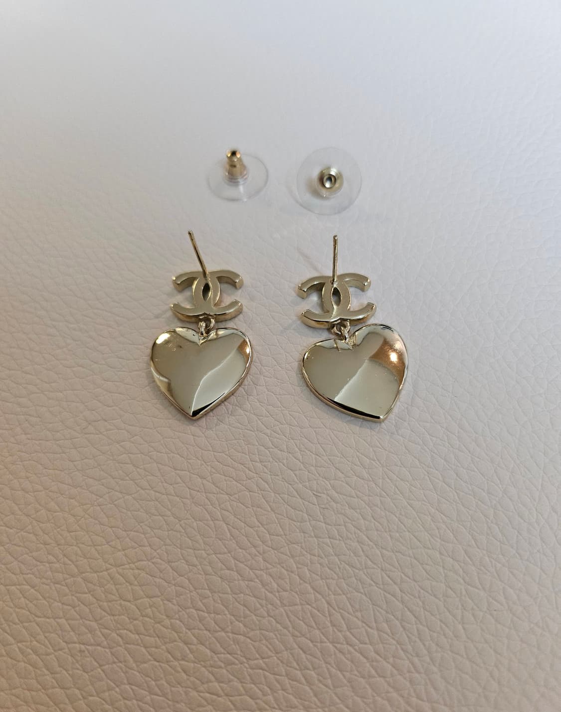 샤넬 업사이클링 하트 큐빅 드롭 귀걸이 상품이미지4