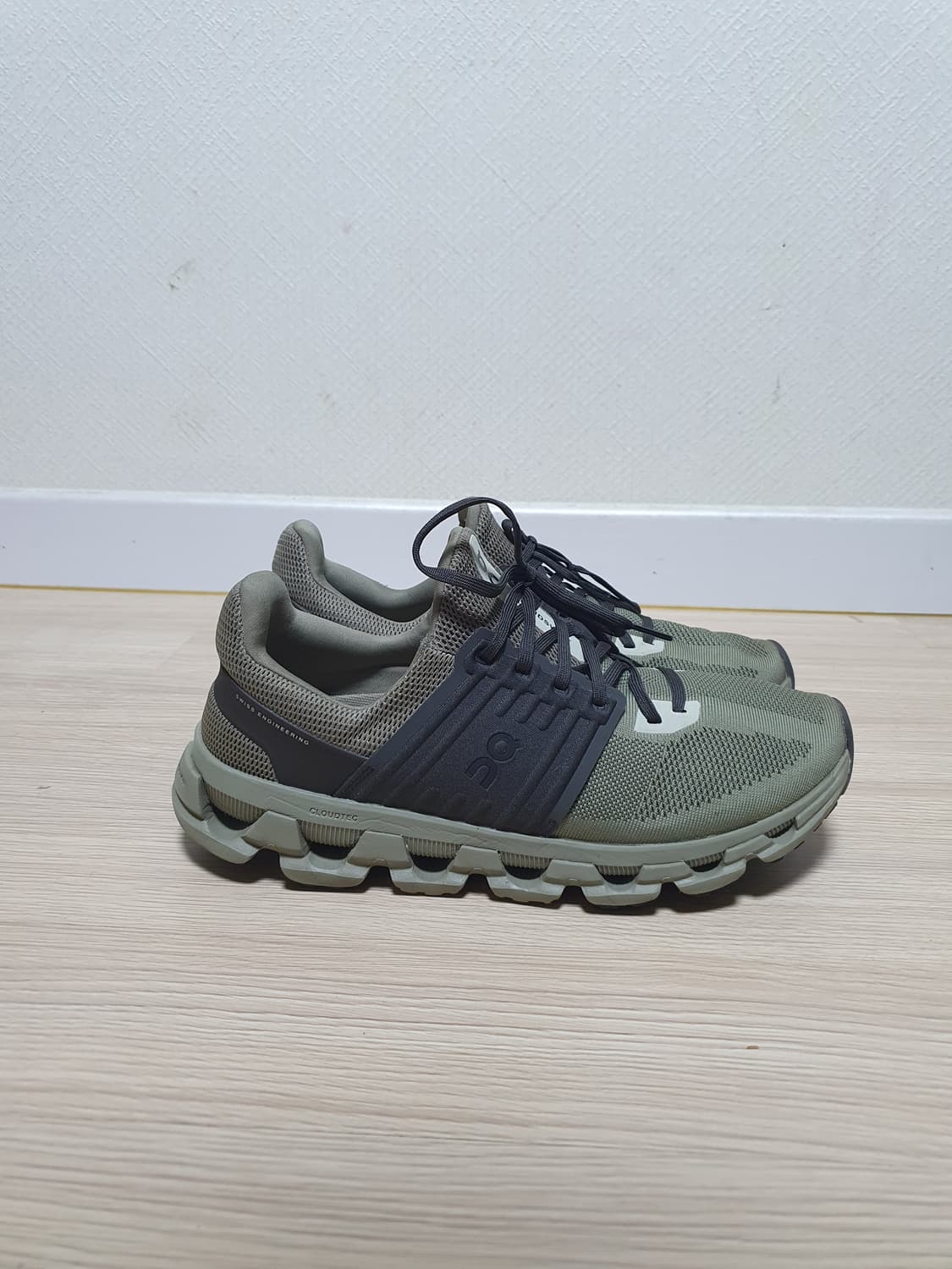 온러닝 클라우드스위프트 운동화 275 상품이미지1