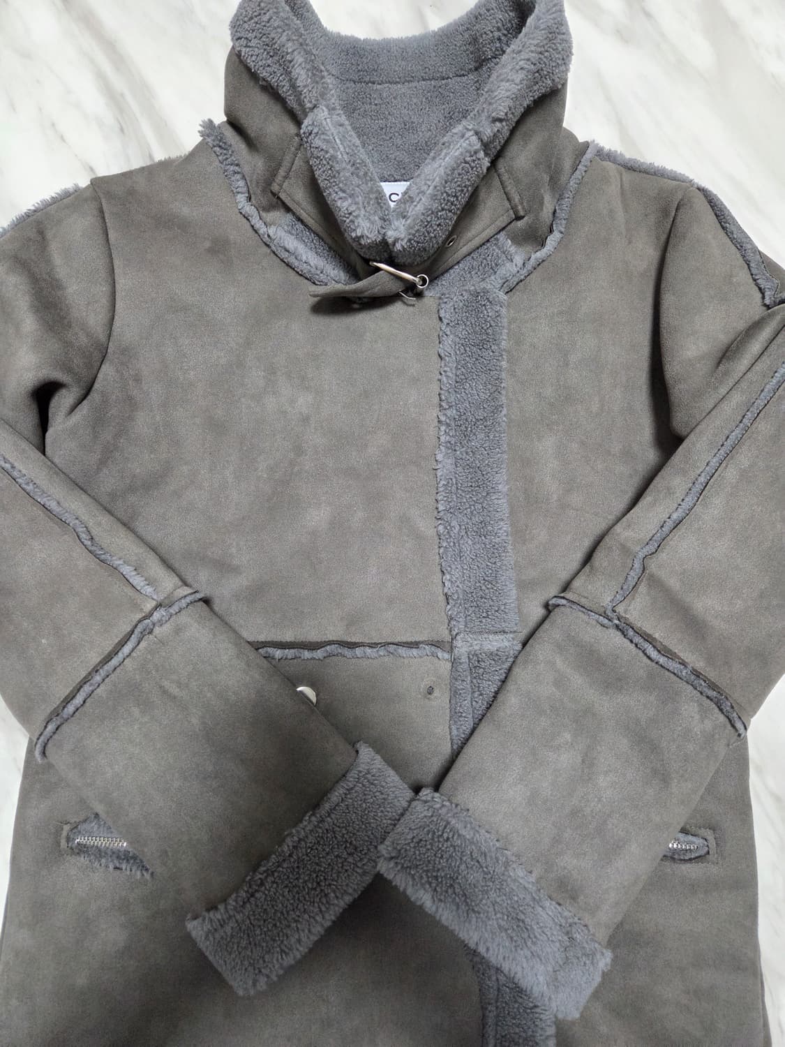 아크네 인조 무스탕 코트 상품이미지4