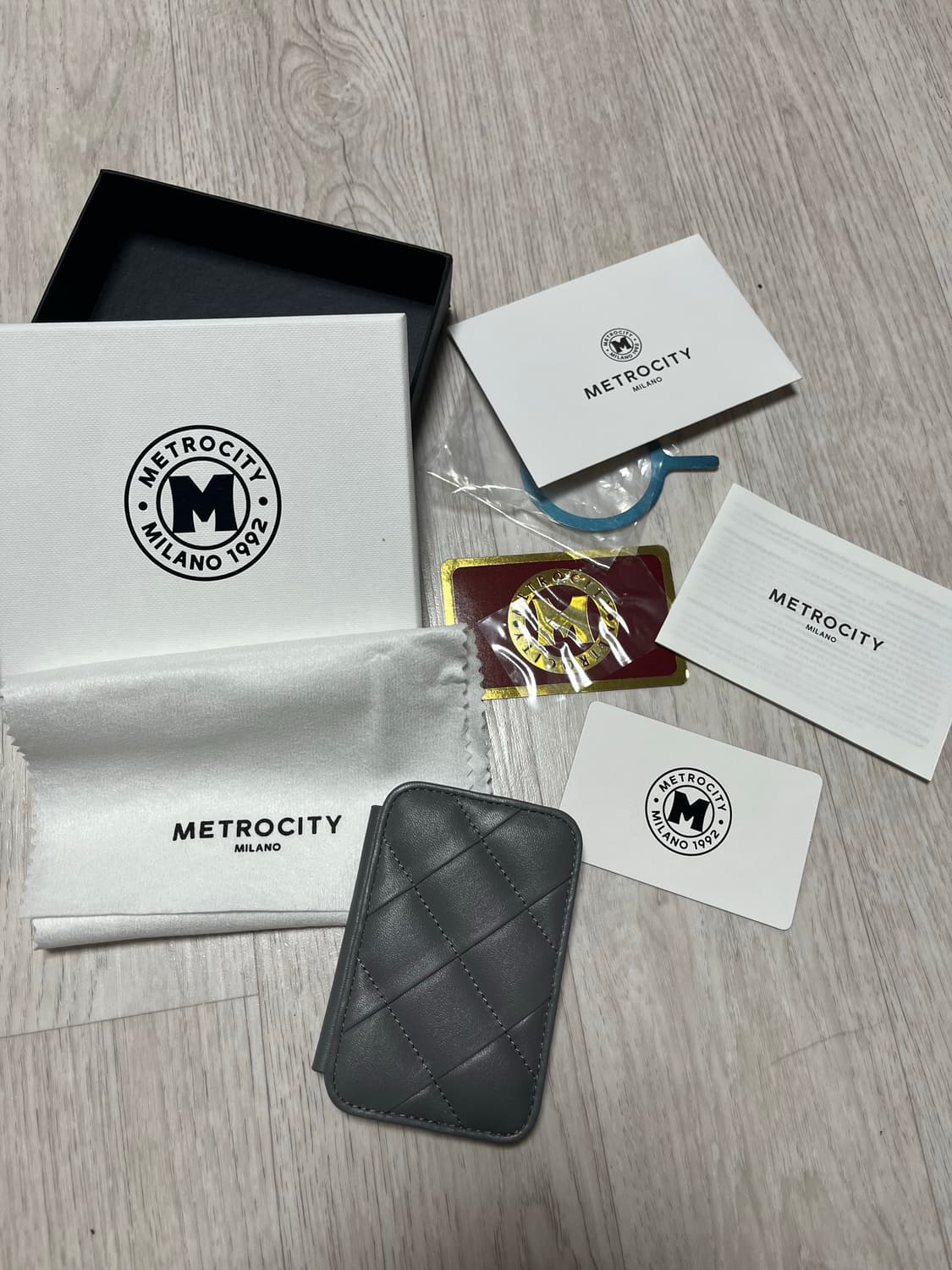 새상품) 메트로시티 맥세이프 똑딱이지갑  상품이미지1