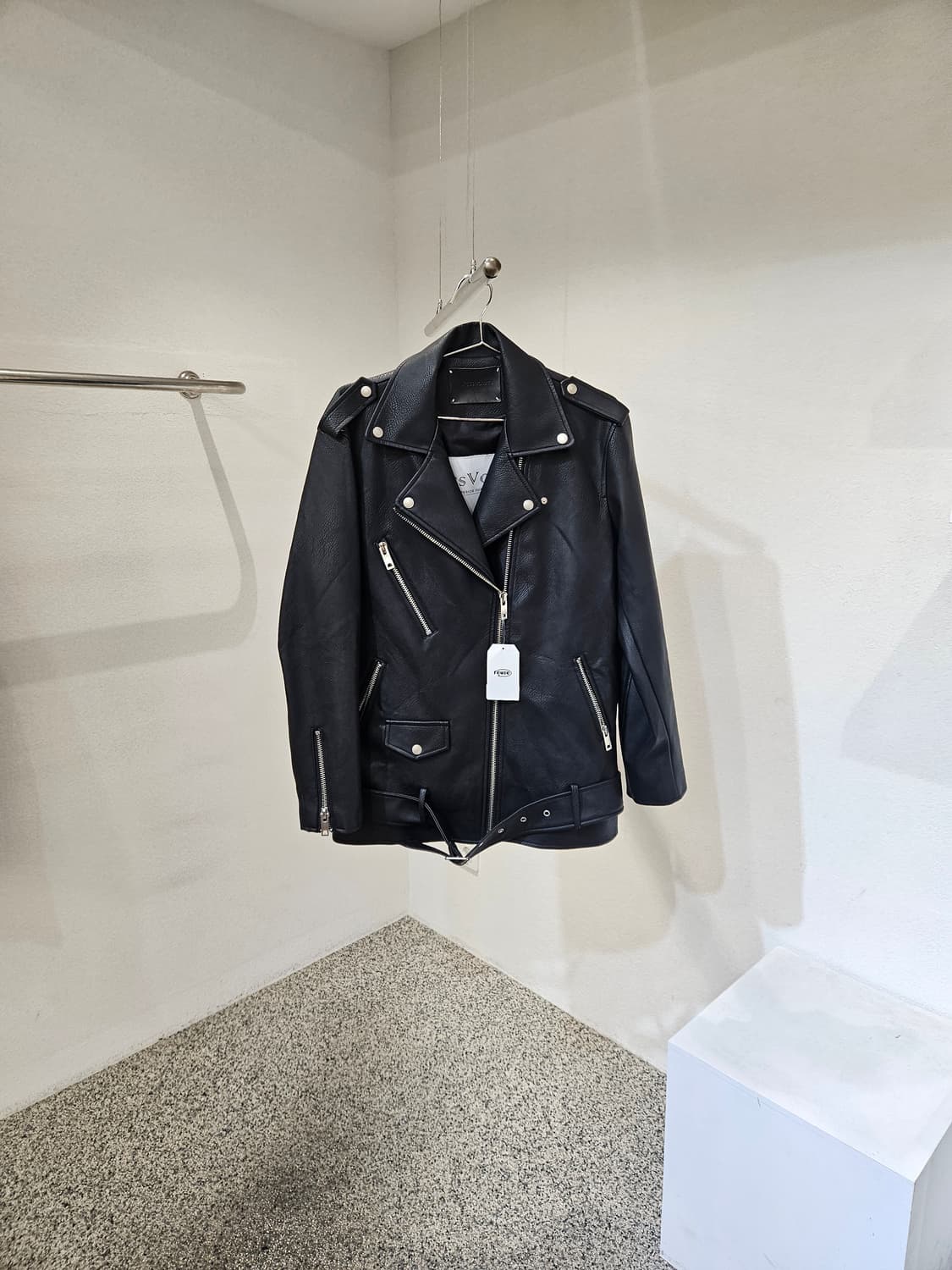 드레스볼륨 레더 라이더 자켓 상품이미지1