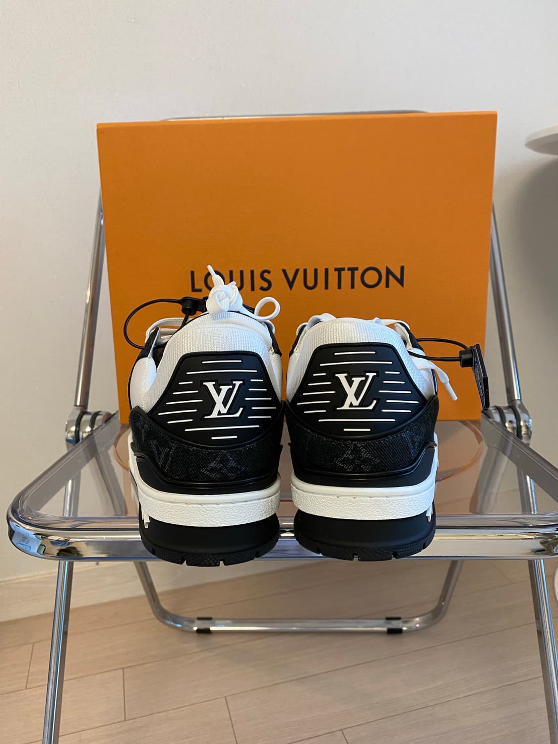 루이비통 LV 트레이너 데님 블랙 범고래 상품이미지4