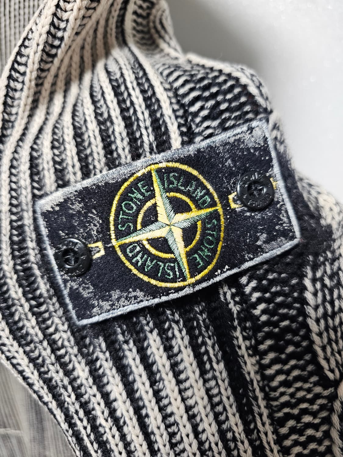 스톤아일랜드 프로스트 핸드 코러싱 니트 상품이미지5