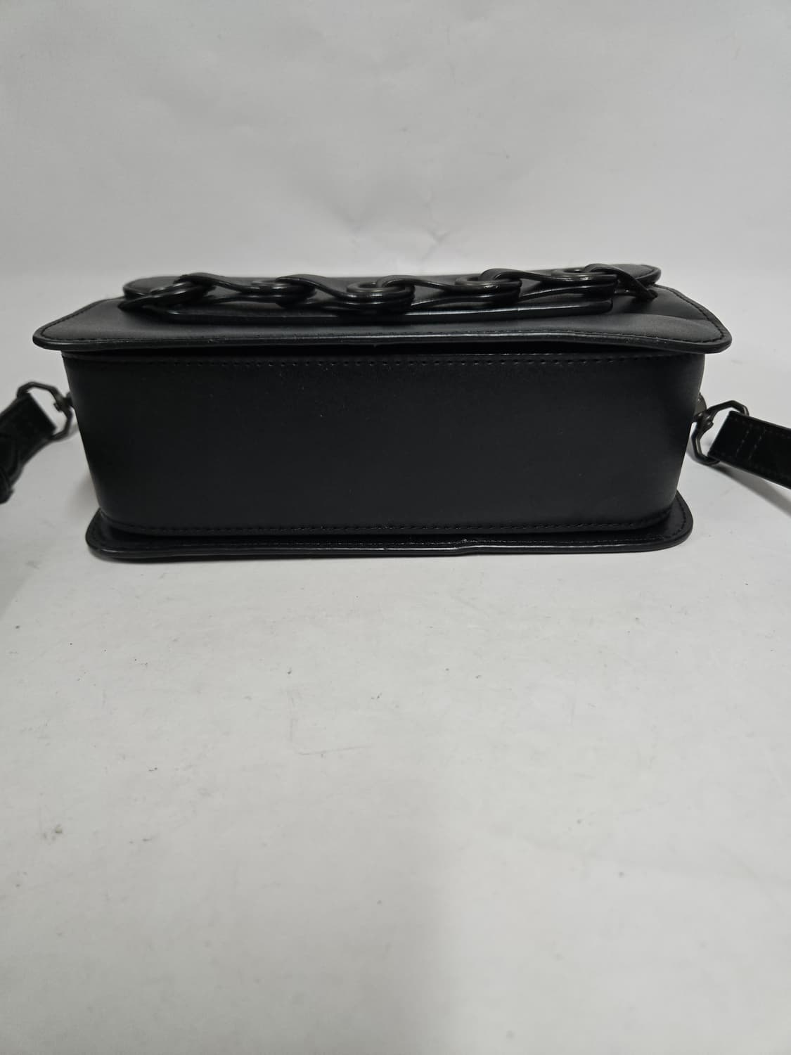 찰스앤키스 블랙 체인 크로스백 상품이미지5