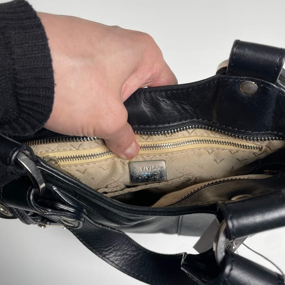 Vivia 아일렛 디테일 레더 백 (italy) 상품이미지7