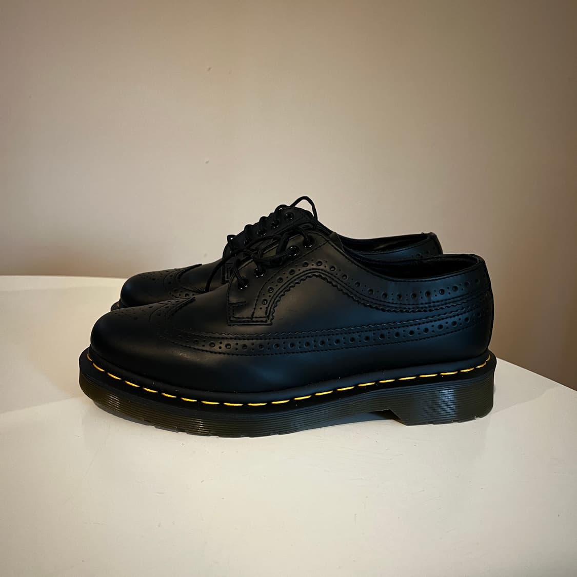닥터마틴 윙팁 브로그인 블랙 스무스  상품이미지2