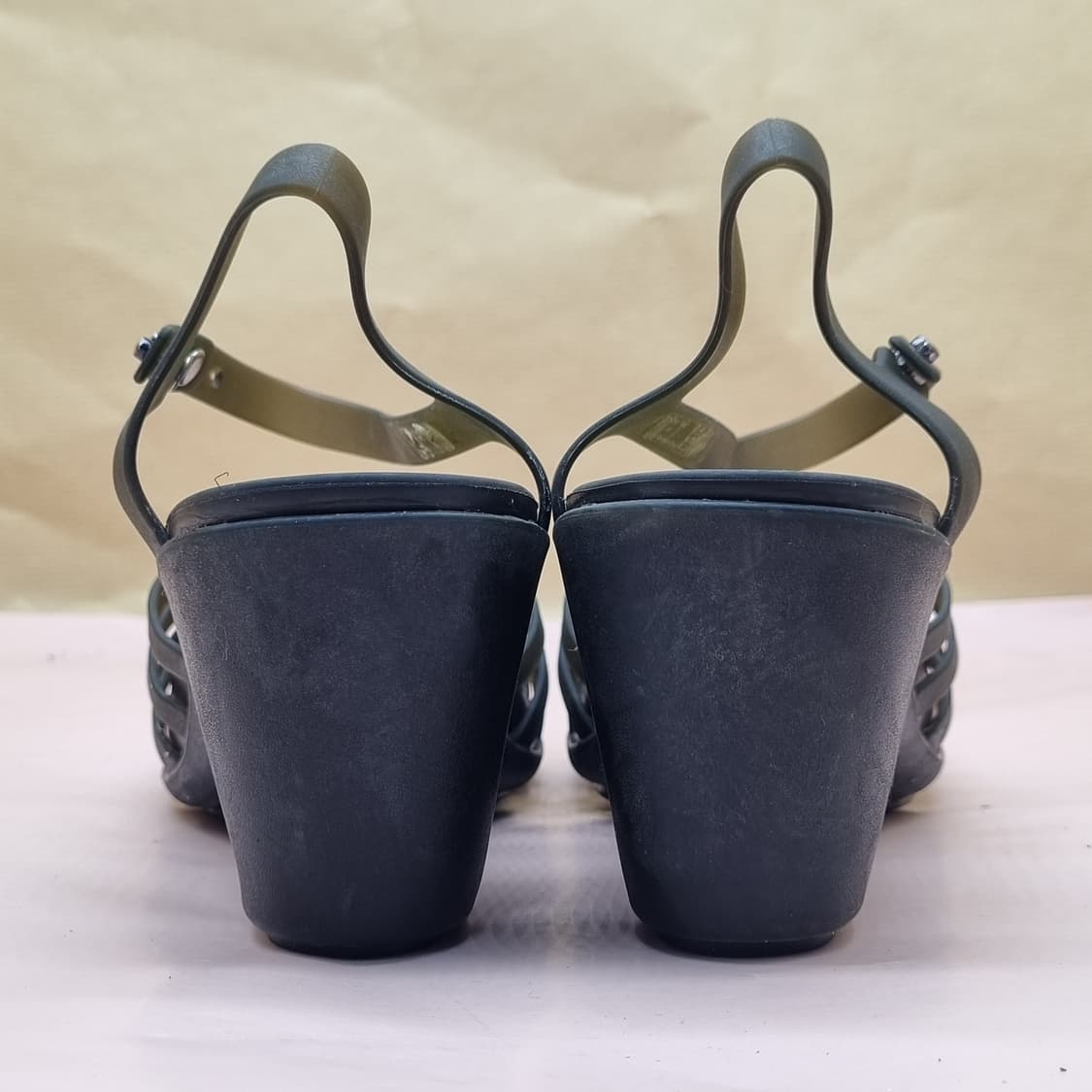 크록스 후라체 여성웨지샌들230 굽8 상품이미지4