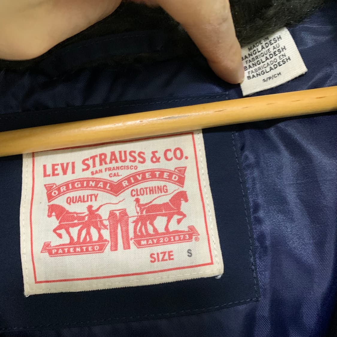 리바이스 덕다운 사선 버튼 후드 패딩코트 네이비 퍼 안감 남성 S 상품이미지9