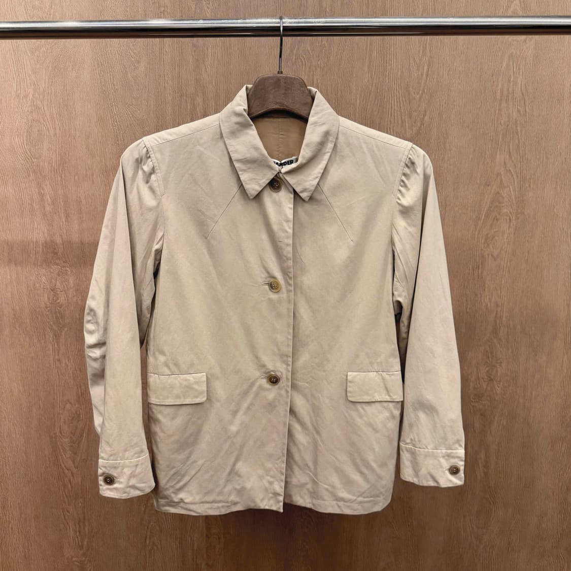 질샌더 테일러드 자켓 싱글 버튼업 플랩 포켓 디테일 레귤러핏 베이지 상품이미지3