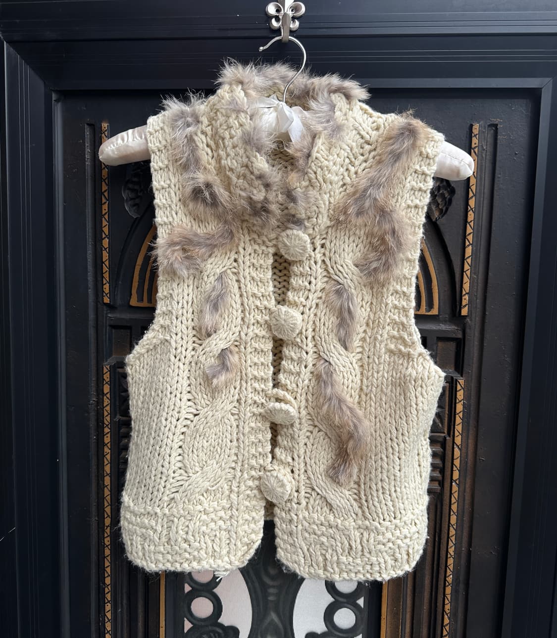 퍼 디테일 니트 조끼 상품이미지1