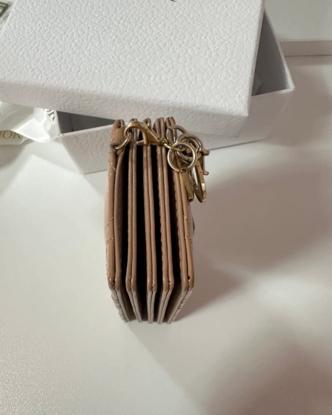 디올 레이디 페이던트 아코디언 카드지갑  상품이미지6