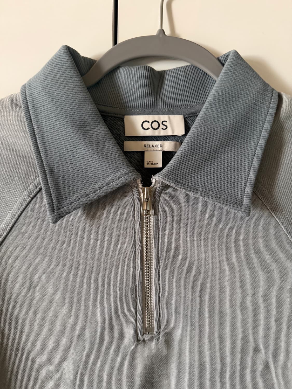 COS(코스) 릴렉스드핏 반집업 카라티 상품이미지2