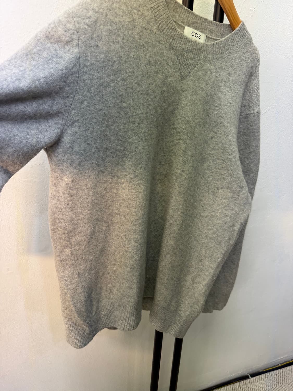 정품) COS 코스 남성 오버핏 그레이 니트 S 상품이미지4