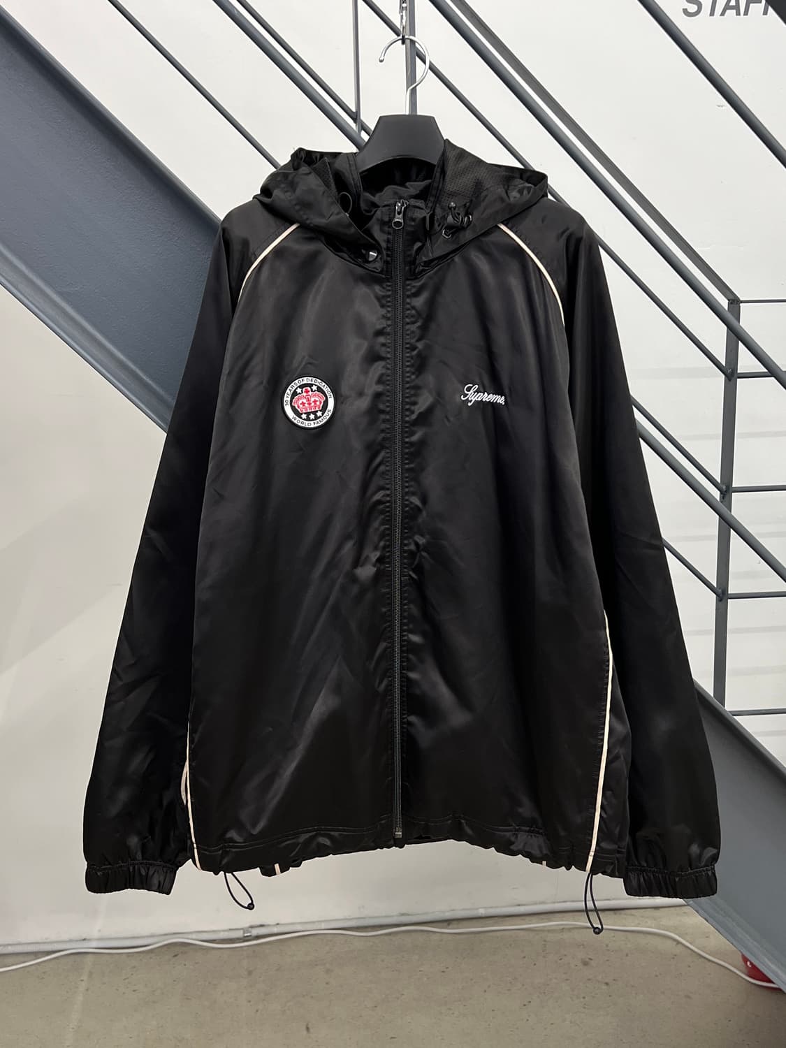슈프림 24SS 사틴 후드 트랙 자켓 상품이미지3