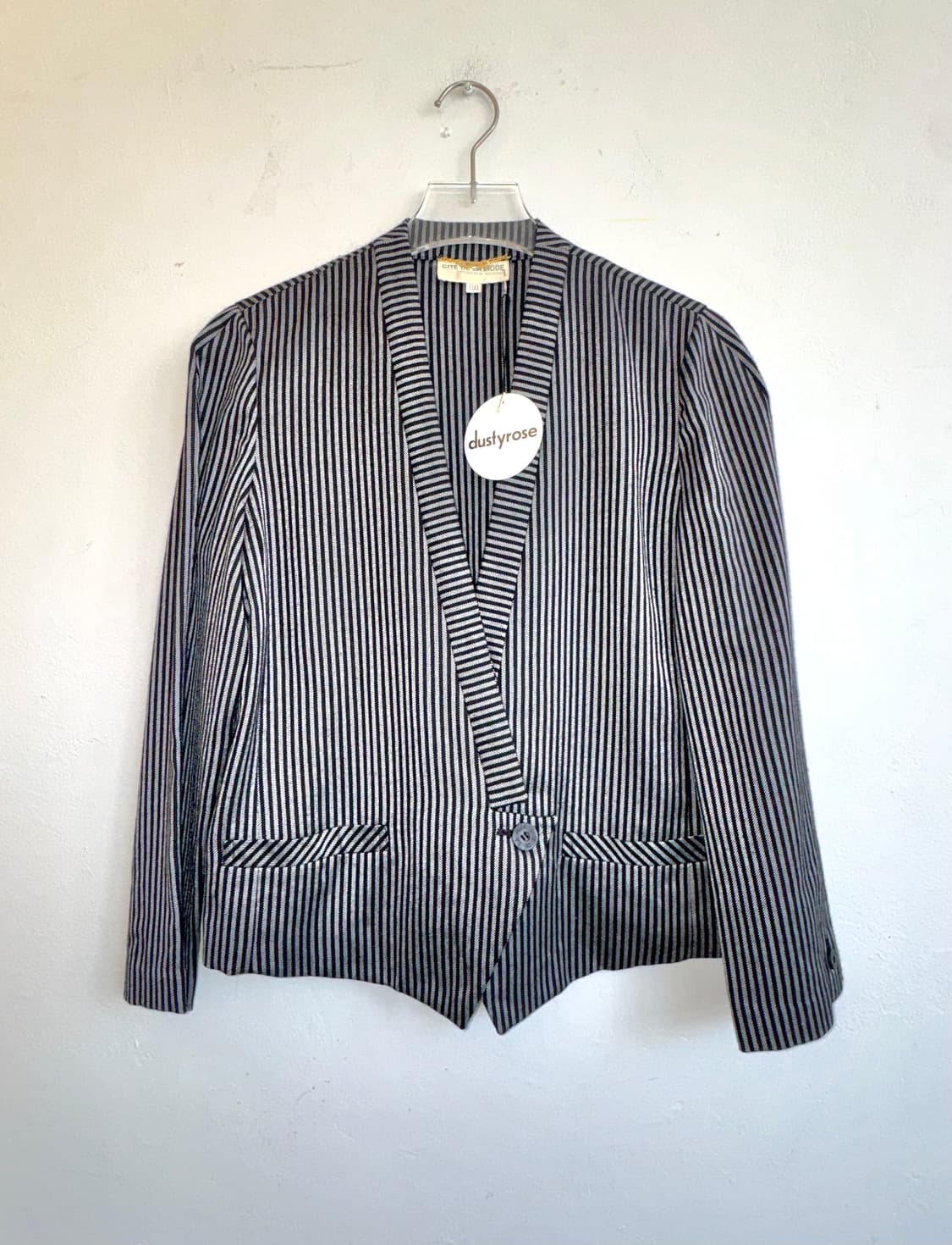 블랙&화이트 노카라 스트라이프 블레이저 상품이미지1