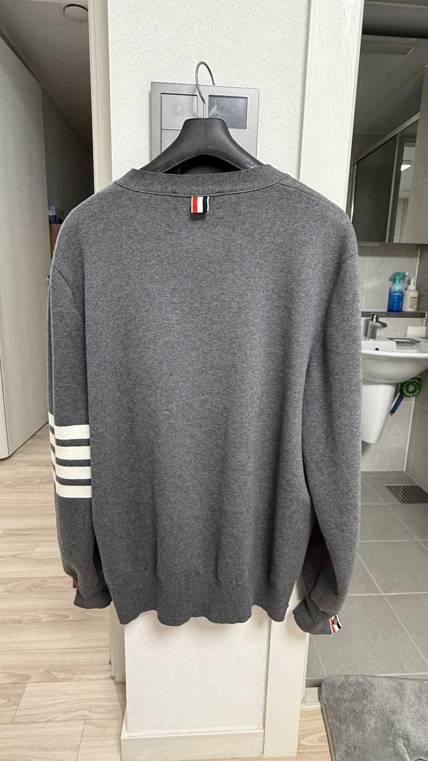 [5] 톰브라운 밀라노스티치 가디건 그레이 상품이미지3