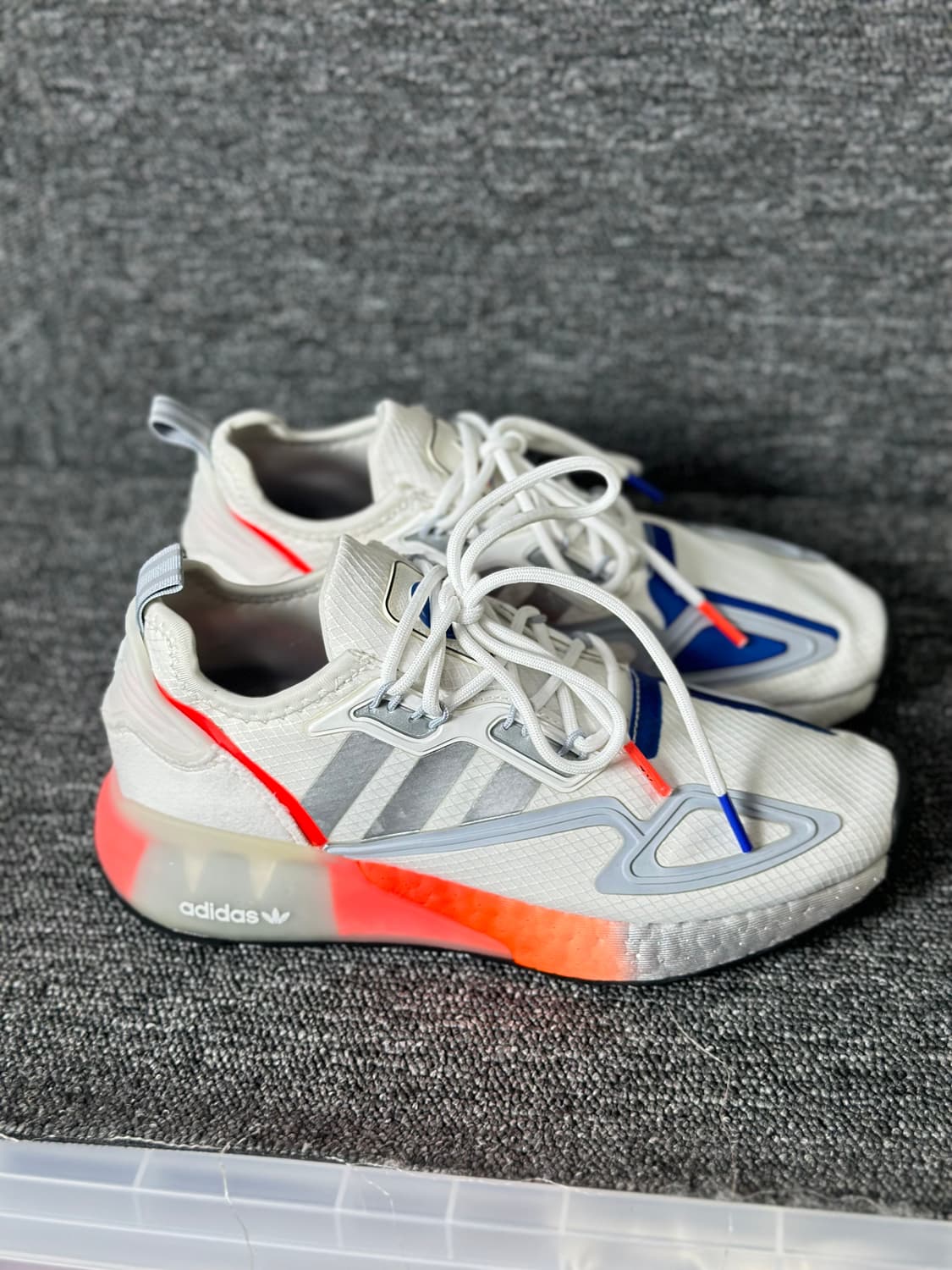 아디다스 ZX 2K 부스트 운동화 상품이미지1