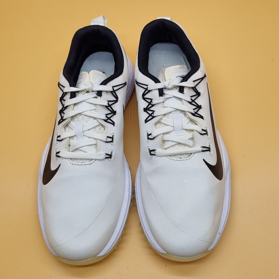 나이키 루나 커맨드2. 여성골프화235. 상품이미지2