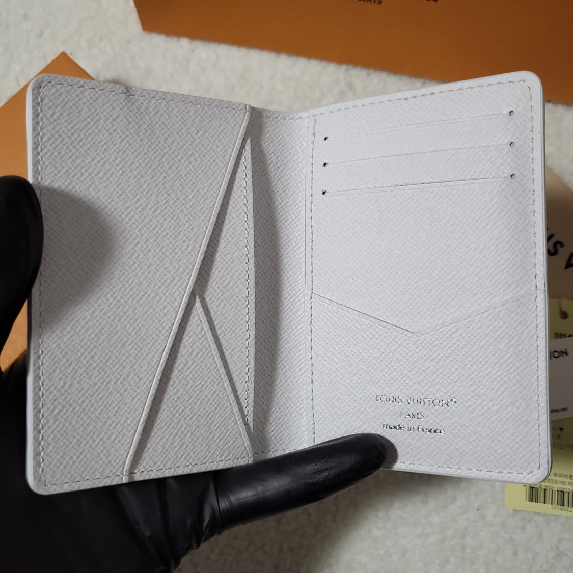 [26년구매/한정판] 루이비통 스키 오거나이저 카드지갑 화이트 상품이미지4