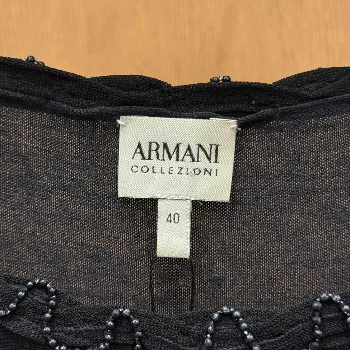 아르마니 콜레지오니 비즈 스캘럽 넥 반팔 니트 실크 블랜드 블랙 상품이미지8