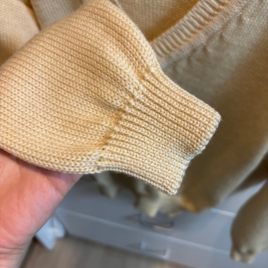 JURIN 아이보리 울100% 브이넥 니트 상품이미지6