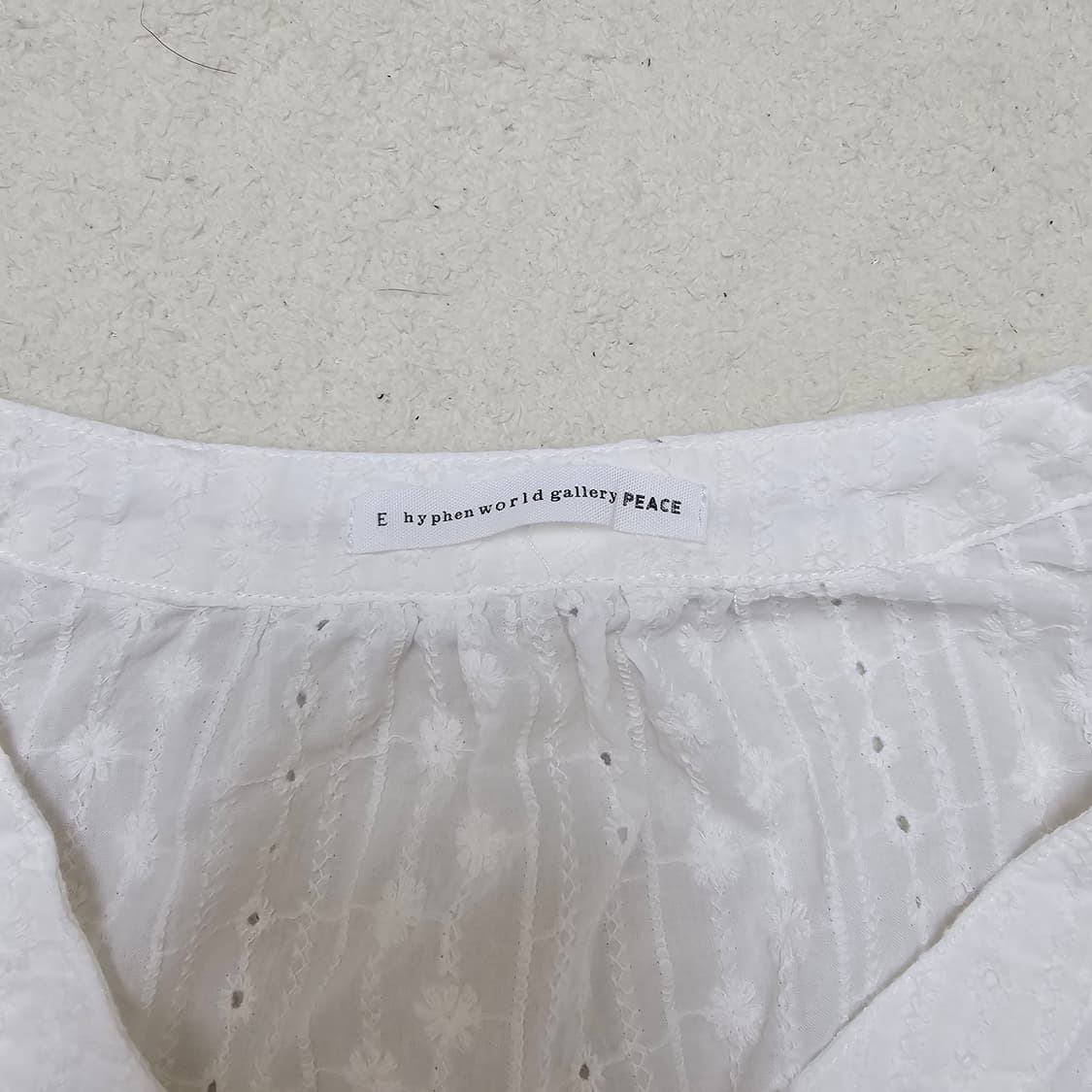 [F] 모리걸 화이트 브이넥 펀칭 블라우스 상품이미지6