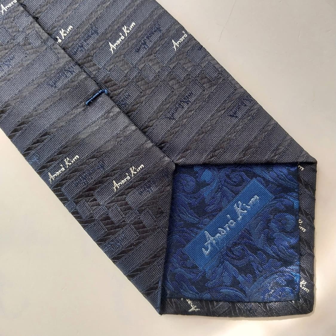 앙드레김 실크 네이비 패턴 넥타이 7.8cm A+등급 K1121
 상품이미지9