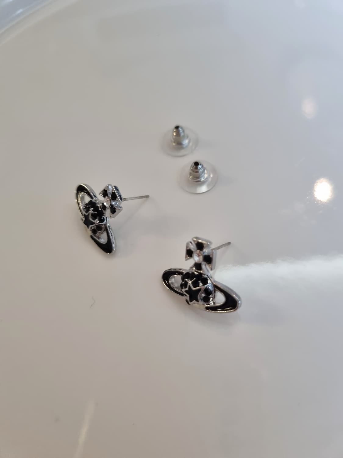 비비안웨스트우드 업사이클링 블랙스타 귀걸이 상품이미지3