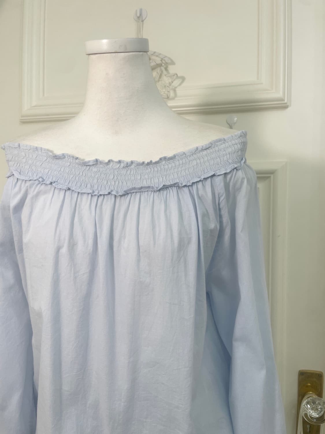 blue cotton off-shoulder blouse(size-M) 상품이미지7