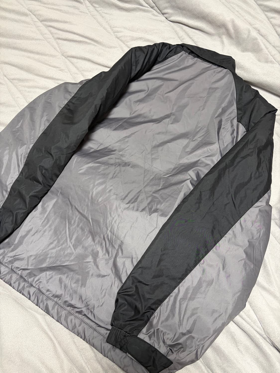 나이키 CLIMA-FIT 올드스쿨 그레이블랙 누빔 바람막이 상품이미지2