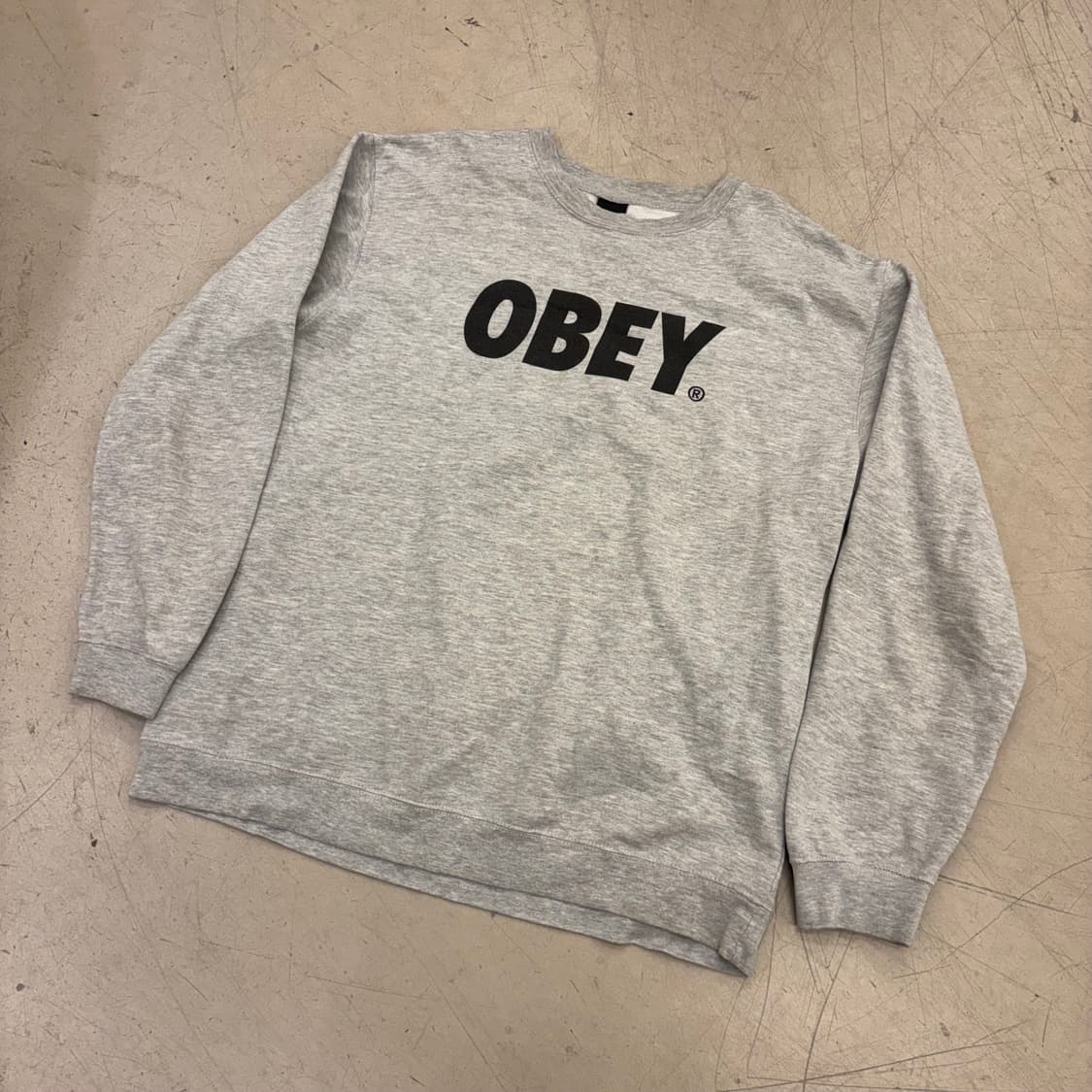 오베이 빅로고 그레이 맨투맨 상품이미지1