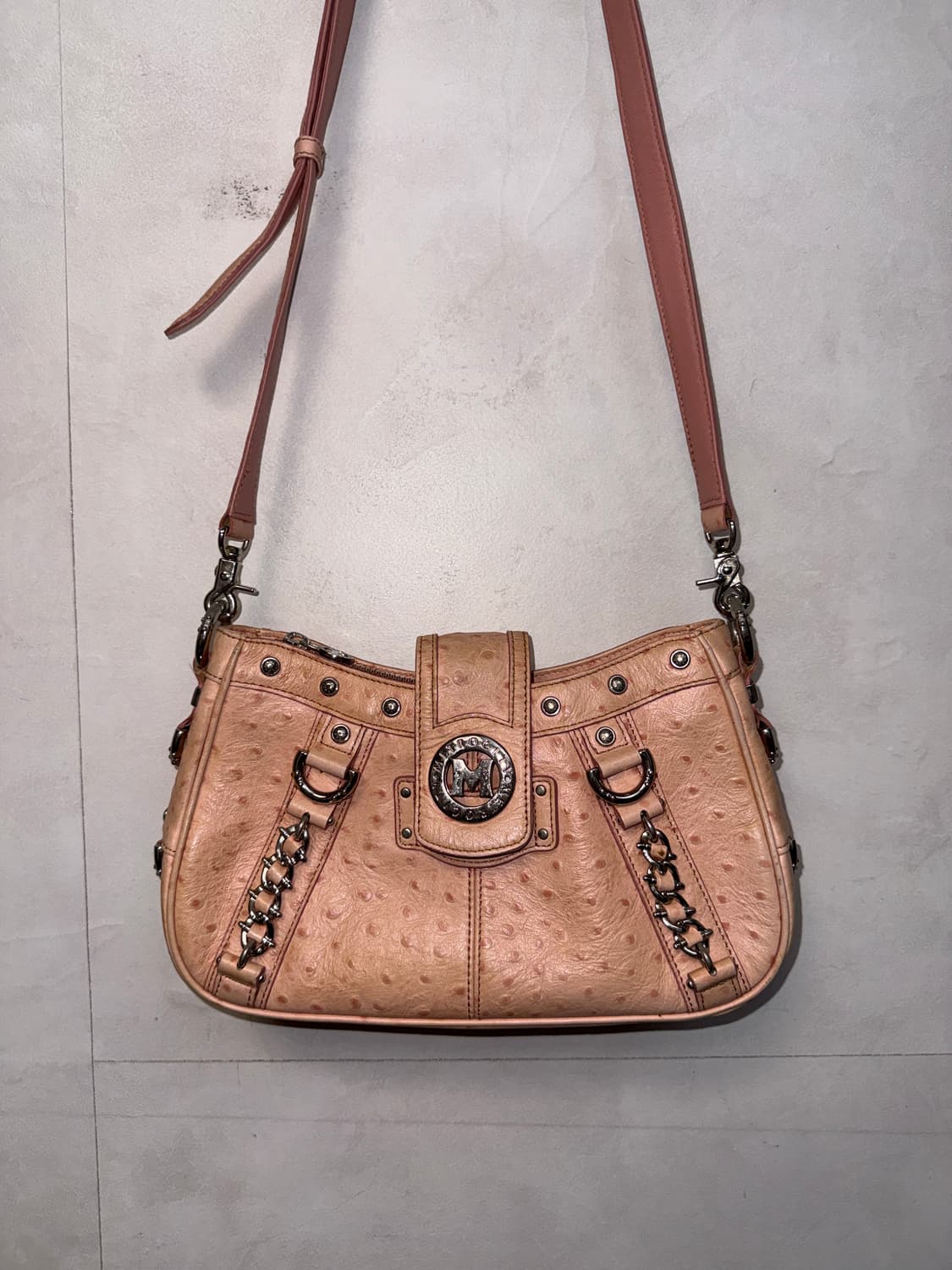 Metro City baby pink y2k stud chain 크로스백 상품이미지1