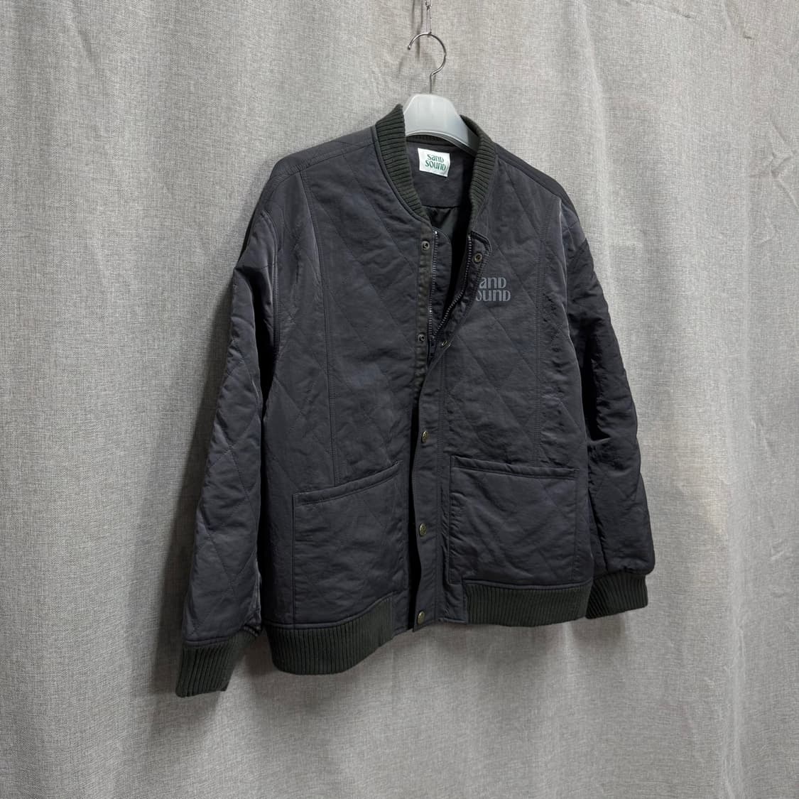 [F] Sand Sound 샌드사운드 백로고 퀼팅 봄버 자켓 점퍼 상품이미지3