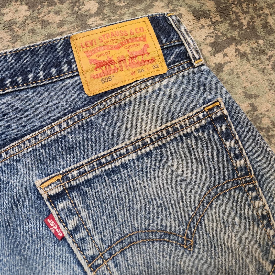 워싱이 매력지인 리바이스 505데님팬츠 상품이미지7