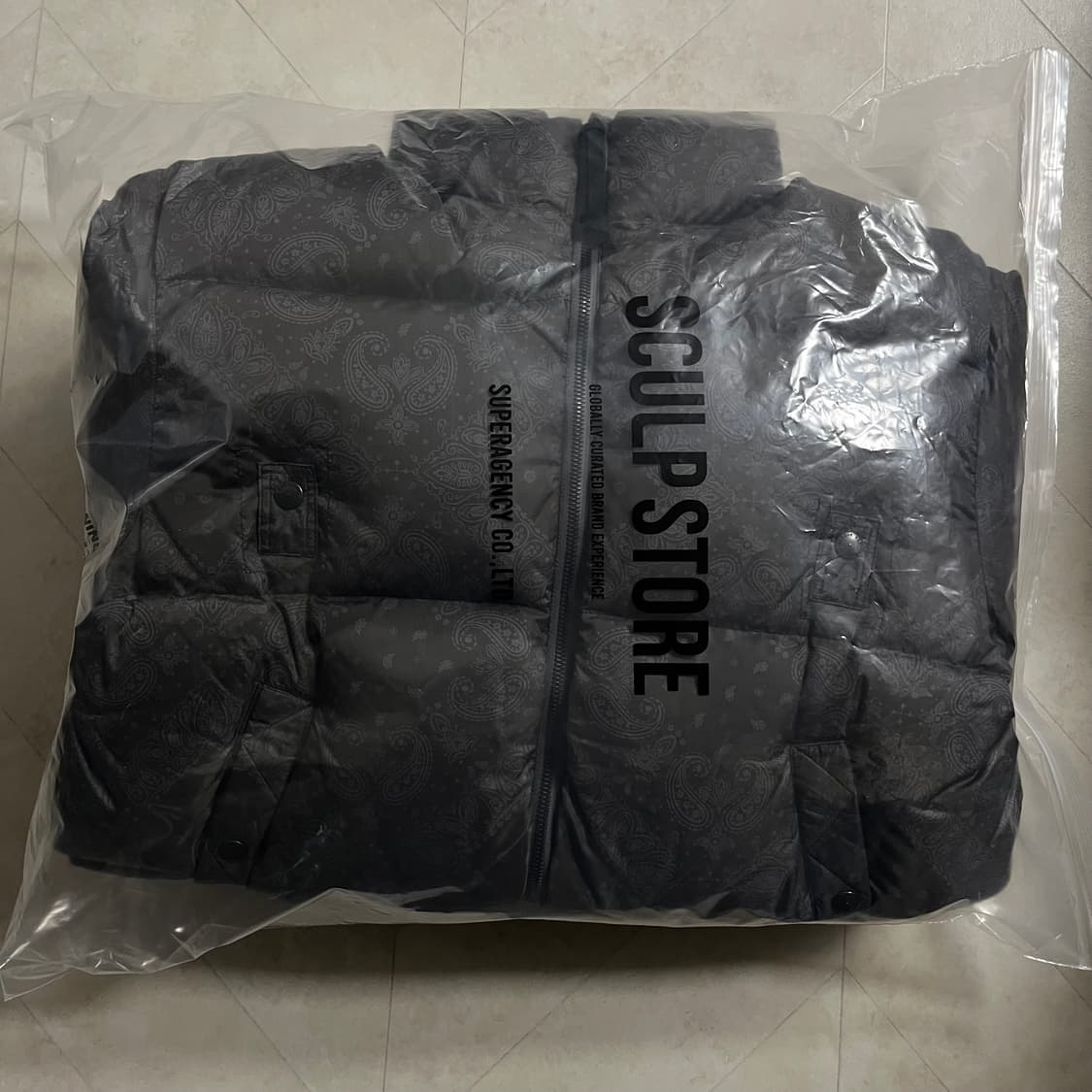 새상품(S)이스트로그 스컬프 플라이트 다운 패딩 페이즐리 상품이미지3