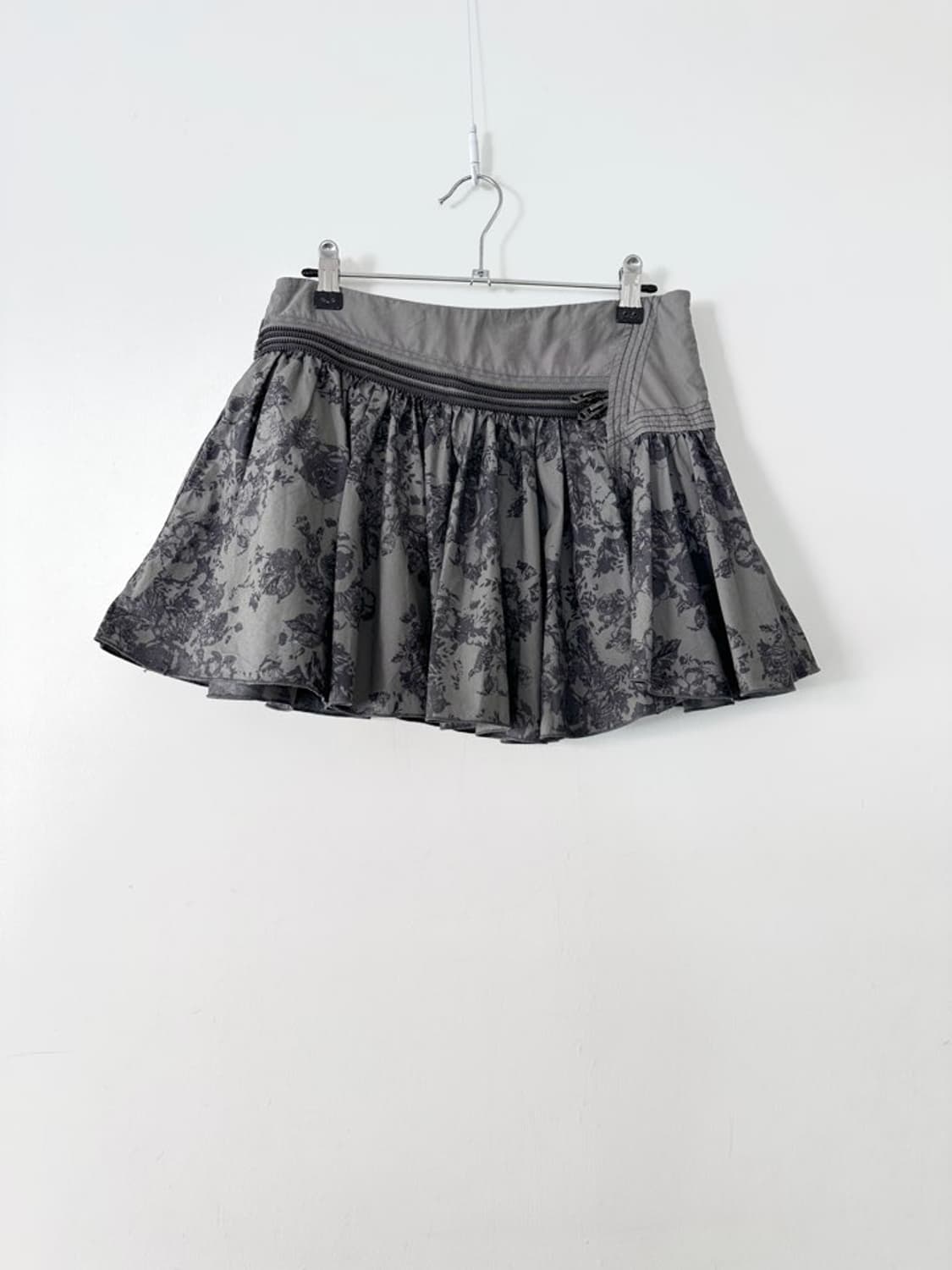 Flower zip detail mini skirt / grey 상품이미지1