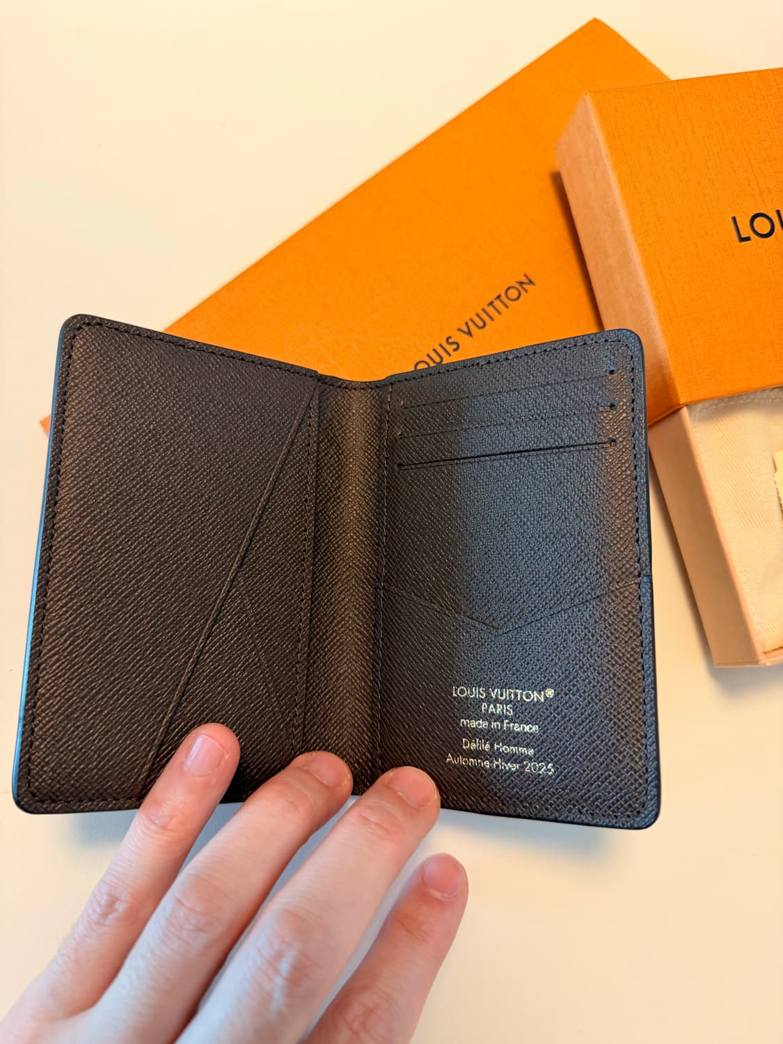 루이비통 25fw 시즌 한정 오거나이저 상품이미지2